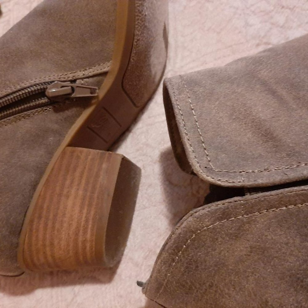 Fergie Booties - Picture 5 of 7